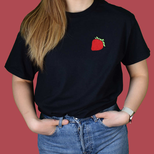 crna majica kratkih rukava s vezom jagode