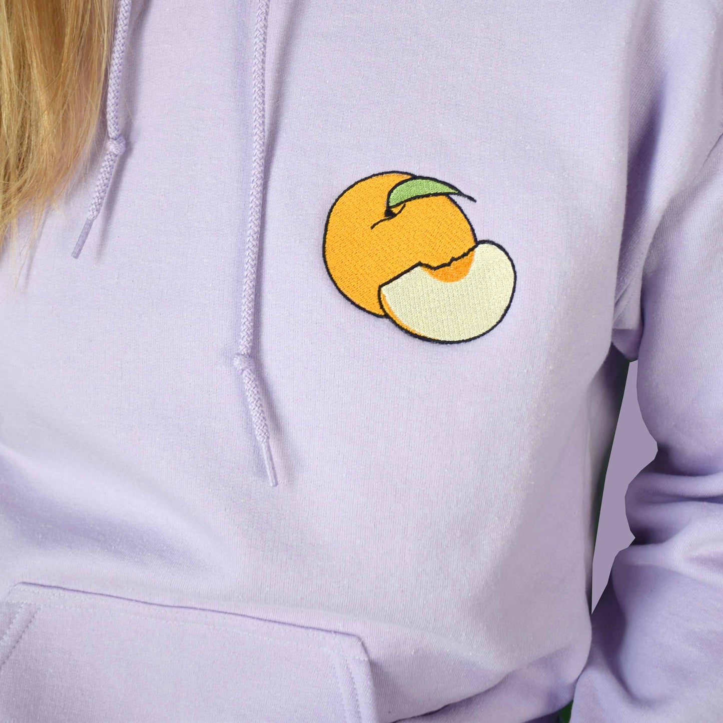 svijetlo ljubičasta hudica s vezom breskve