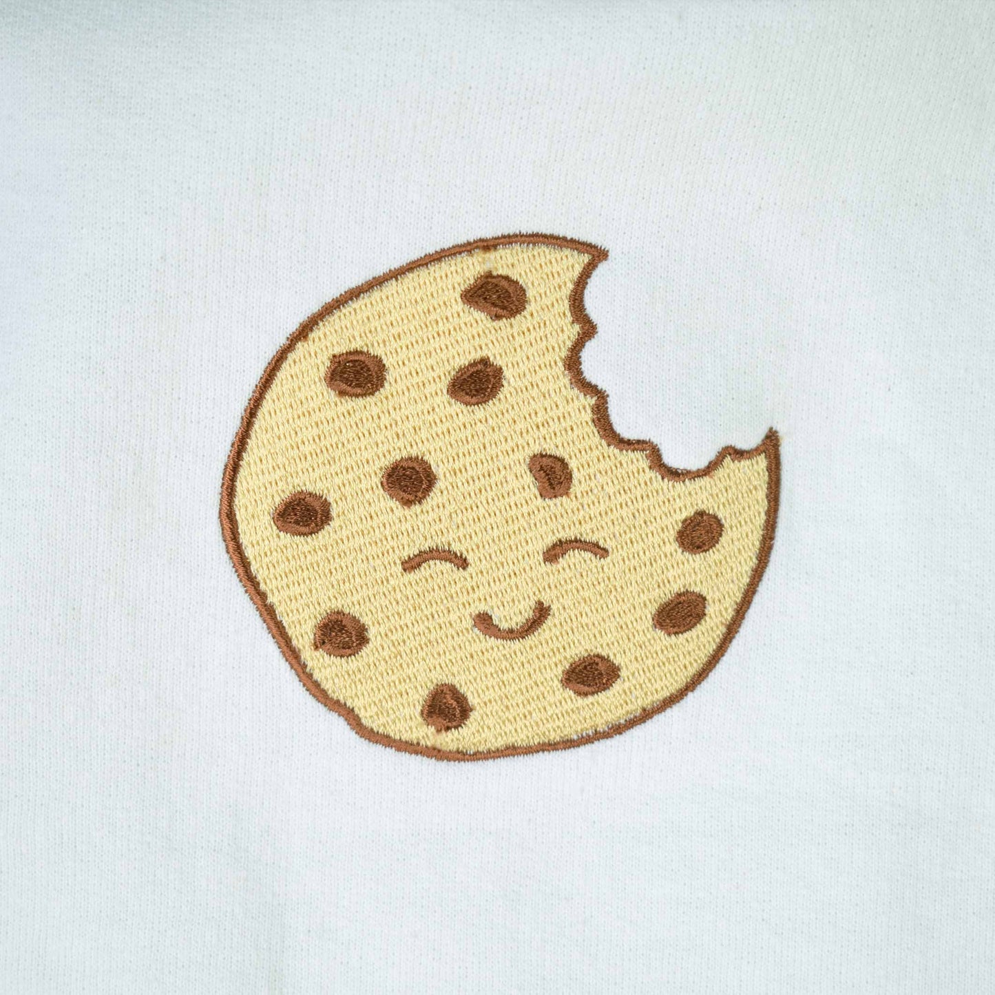 bijela hudica s vezom keksa