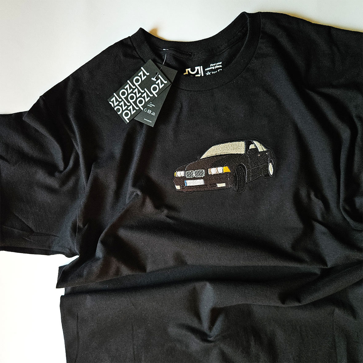 Majica s personaliziranim punim vezom automobila