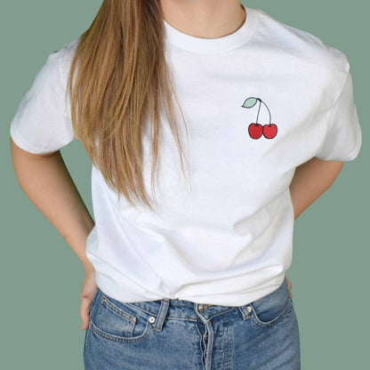 bijela majica kratkih rukava s vezom trešnje