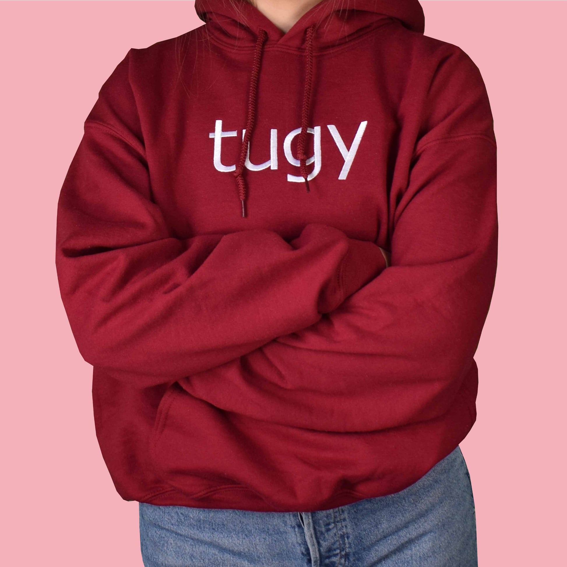 bordo hudica s vezom natpisa "tugy"