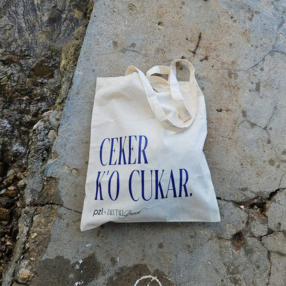 bež ceker s printom natpisa "ceker k'o cukar." - collab PZL x Zalutali Pjesnik