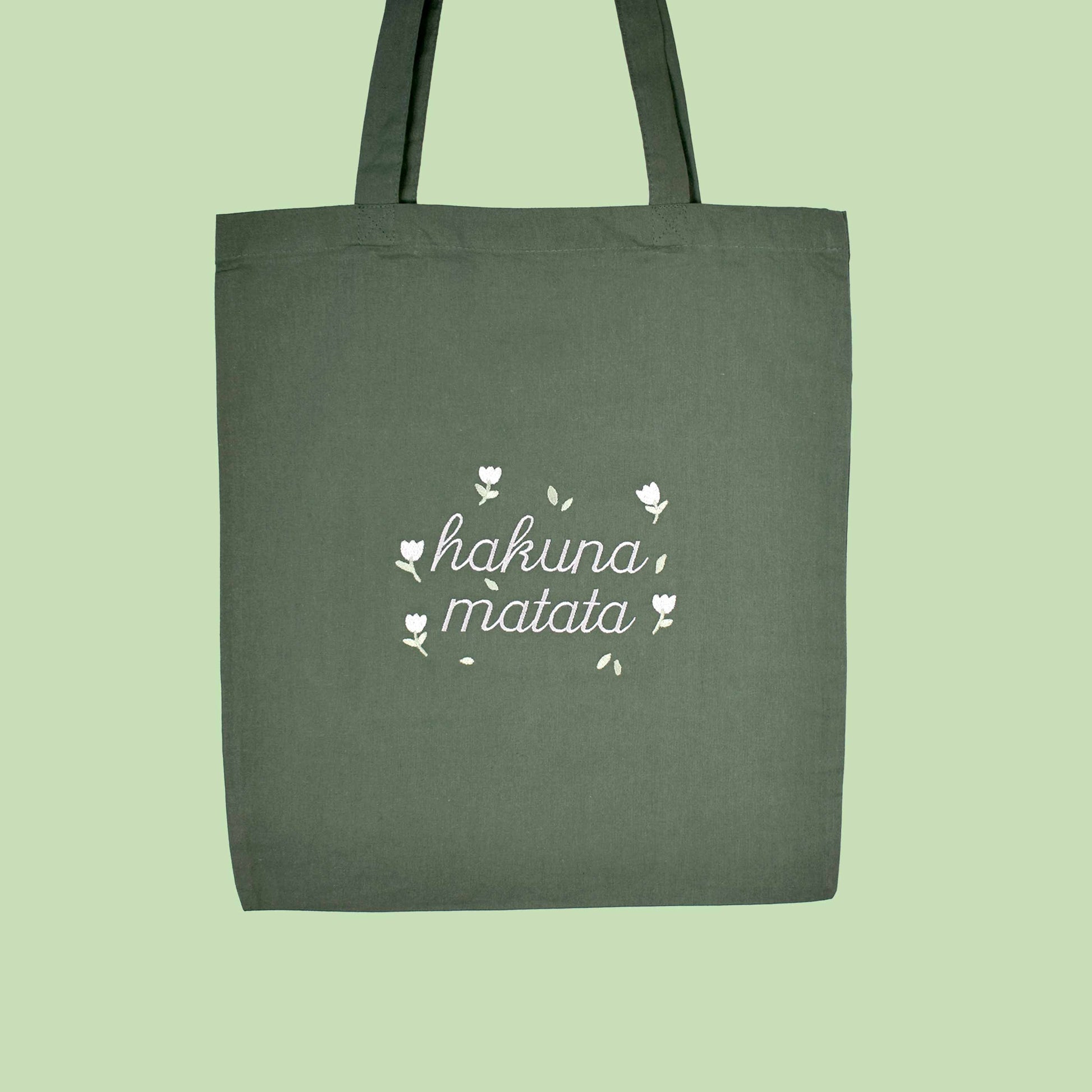 zeleni pamučni ceker s vezom natpisa "hakuna matata"