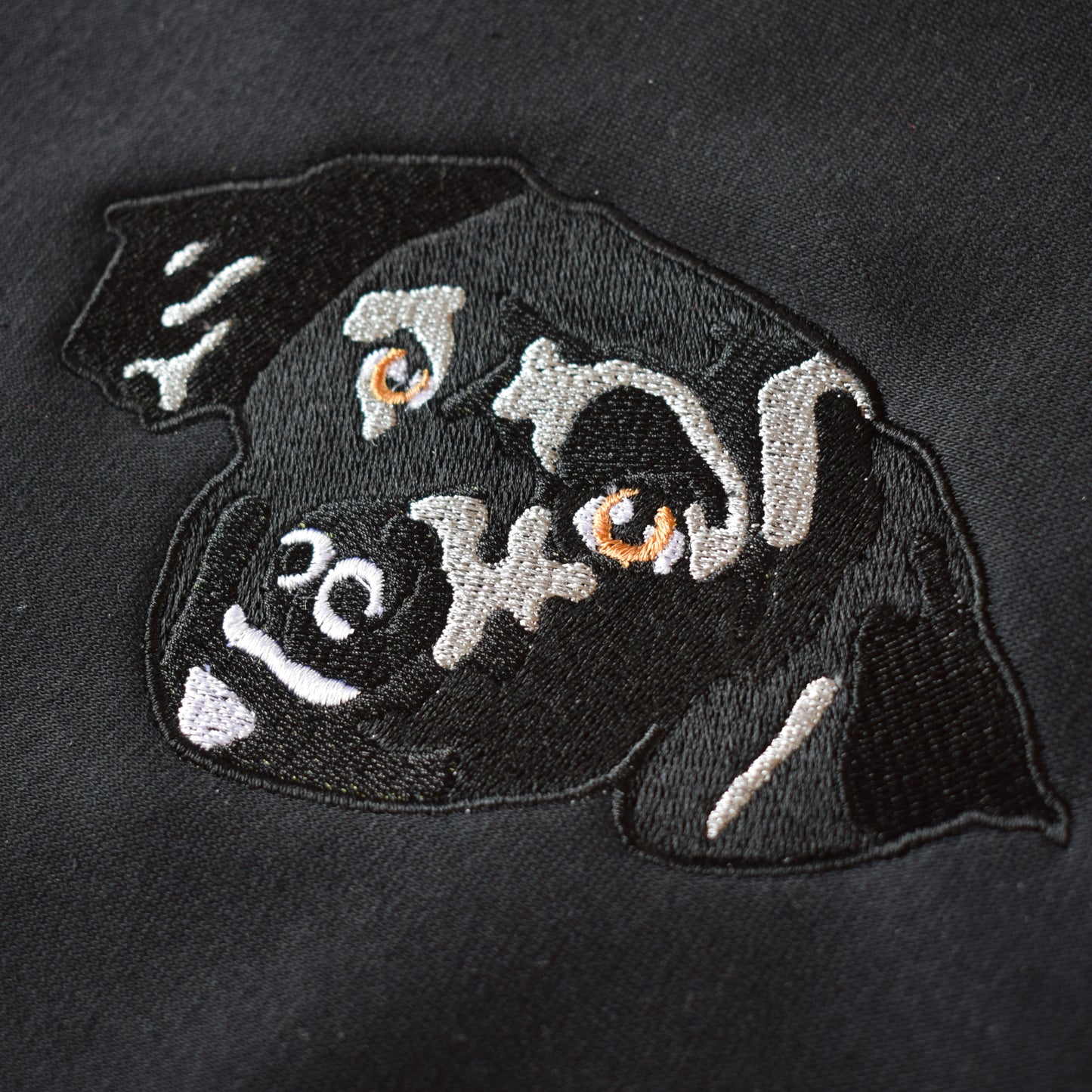 vez ljubimca na crnoj hudici