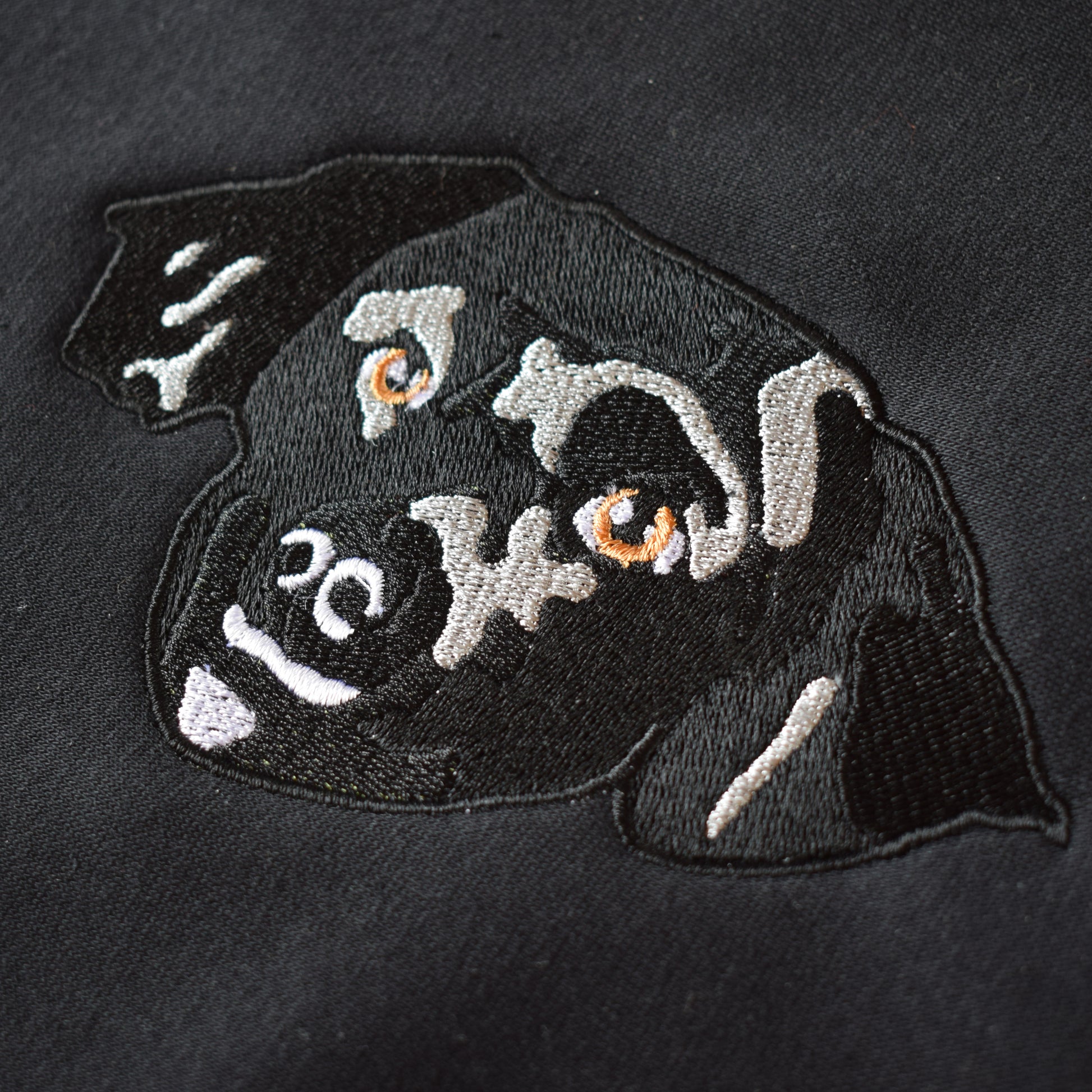 vez ljubimca na crnoj hudici