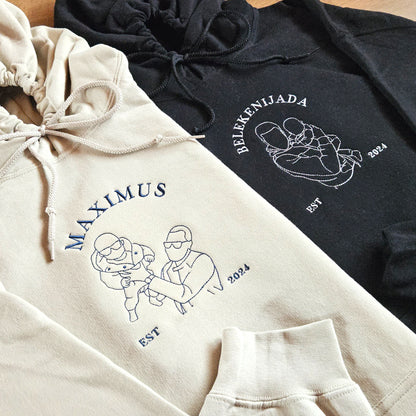 bež i crna hudica s personaliziranim vezom siluete napravljene prema fotografiji