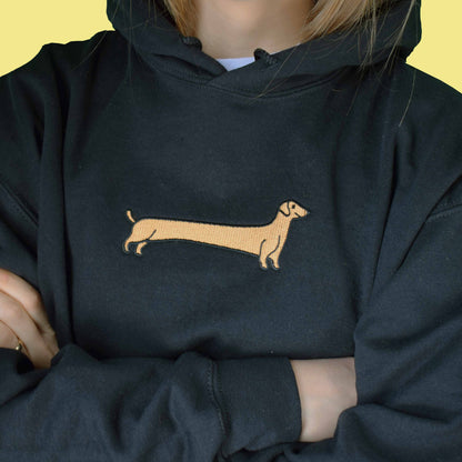 crna hudica s vezom jazavčara