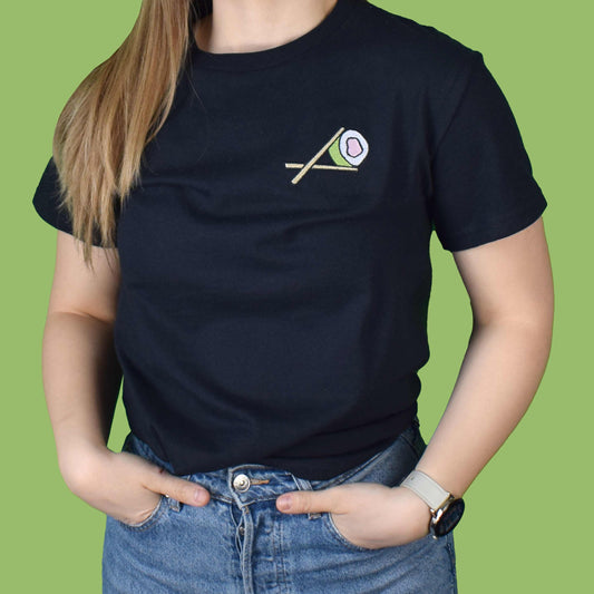 crna majica kratkih rukava s vezom sushija