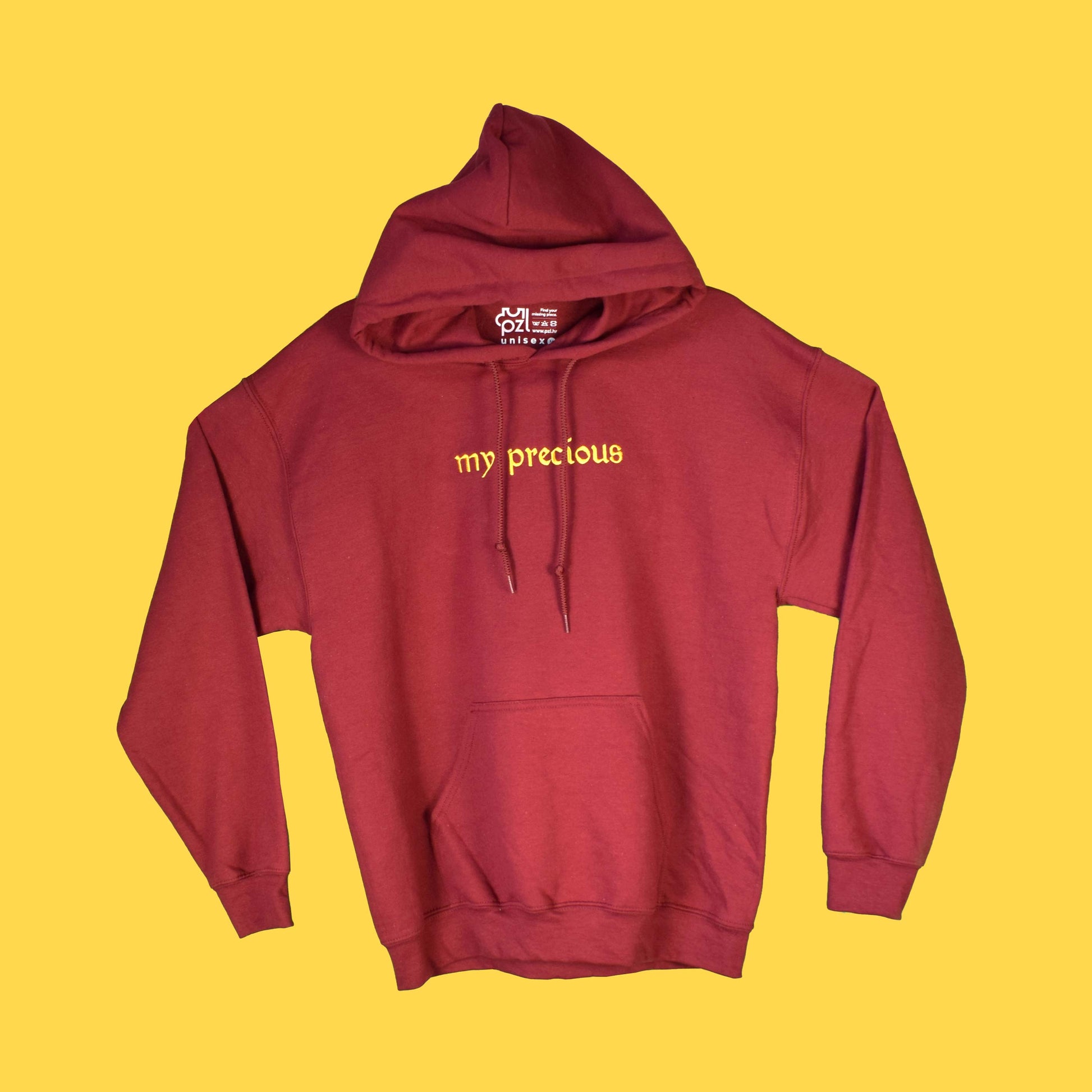 bordo hudica s vezom natpisa "my precious"