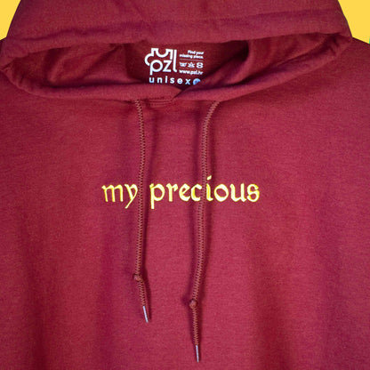 bordo hudica s vezom natpisa "my precious"