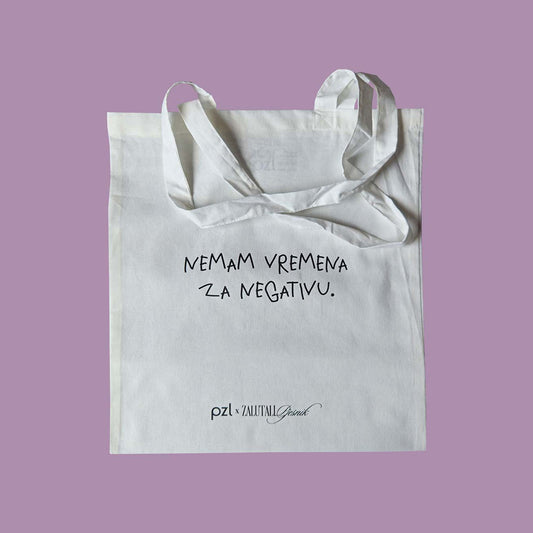 bijeli ceker s printom natpisa "Nemam vremena za negativu." - collab PZL x Zalutali Pjesnik