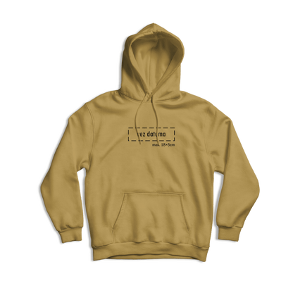 svijetlo smeđa hudica s personaliziranim vezom datuma po želji