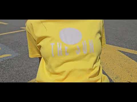 žuta majica kratkih rukava s printom Sunca