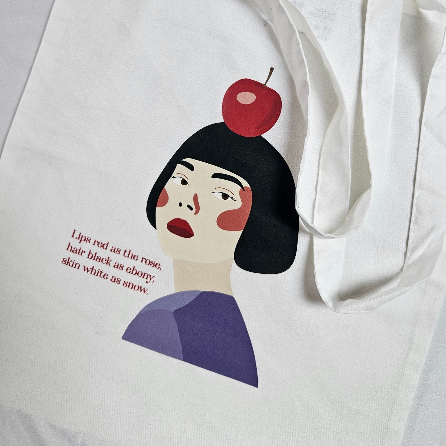 bijeli pamučni ceker s printom Snjeguljice i natpisa iz bajke