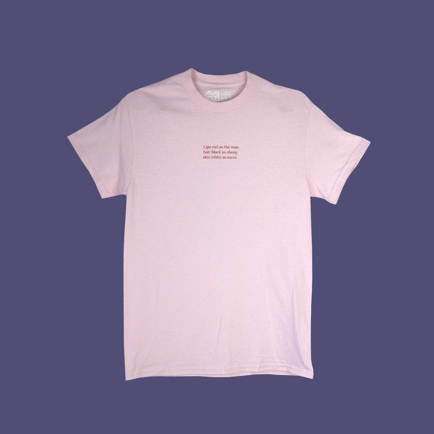 svijetlo roza majica s printom Snjeguljice i citata iz bajke