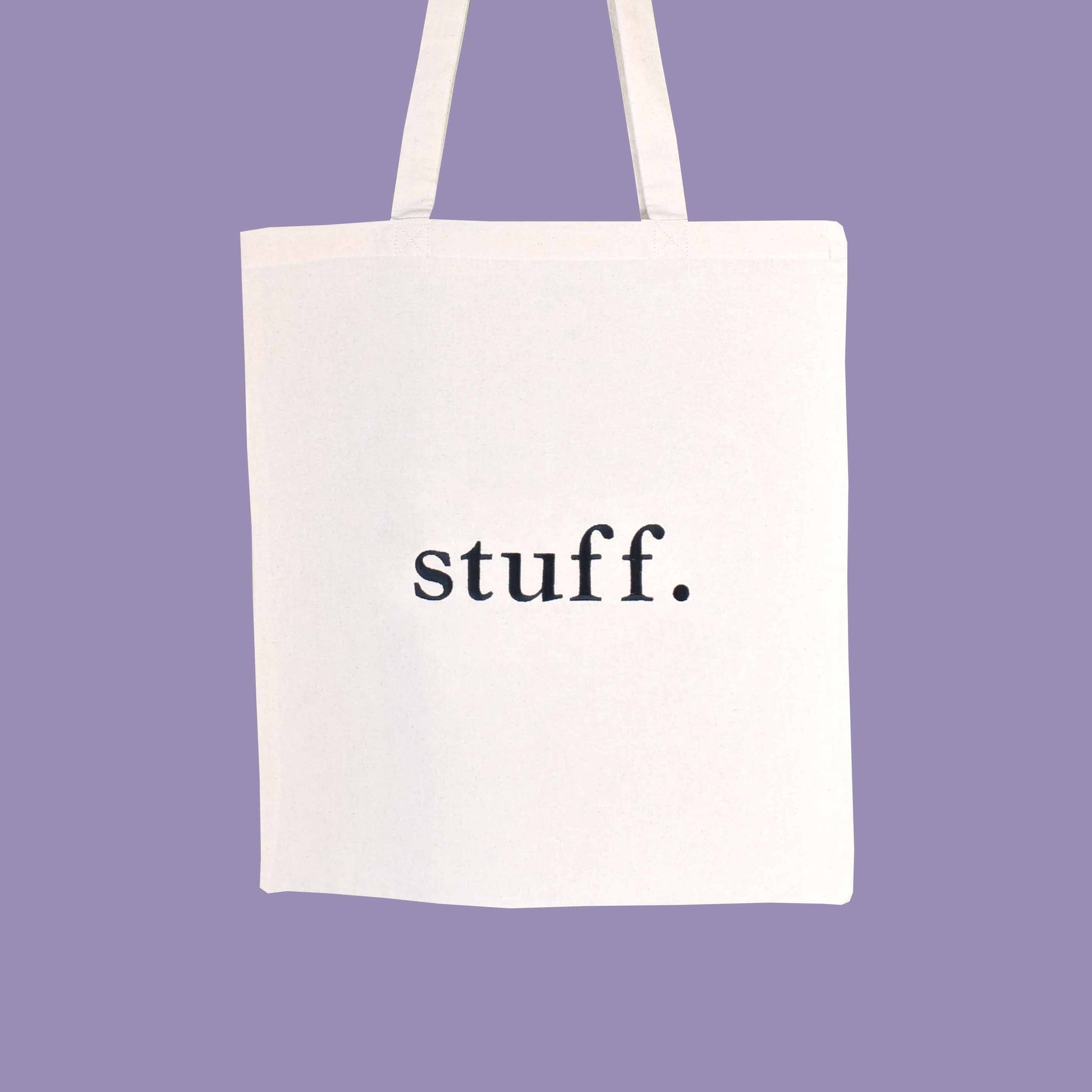 bež pamučni ceker s vezom natpisa "stuff."