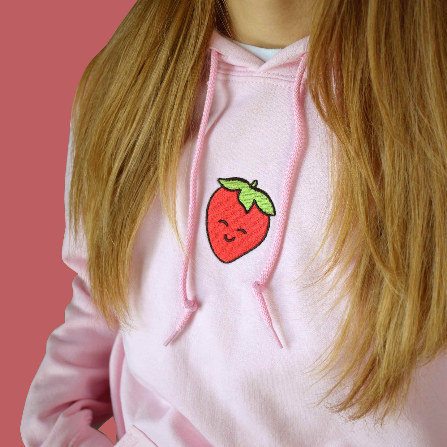 svijetlo roza hudica s vezom jagode