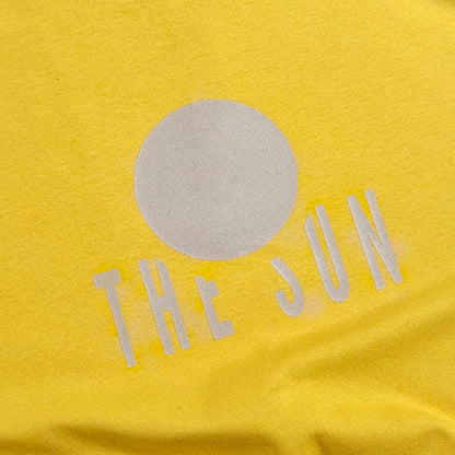 žuta majica kratkih rukava s printom Sunca