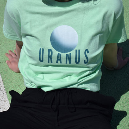 svijetlo zelena majica kratkih rukava s printom planeta Urana