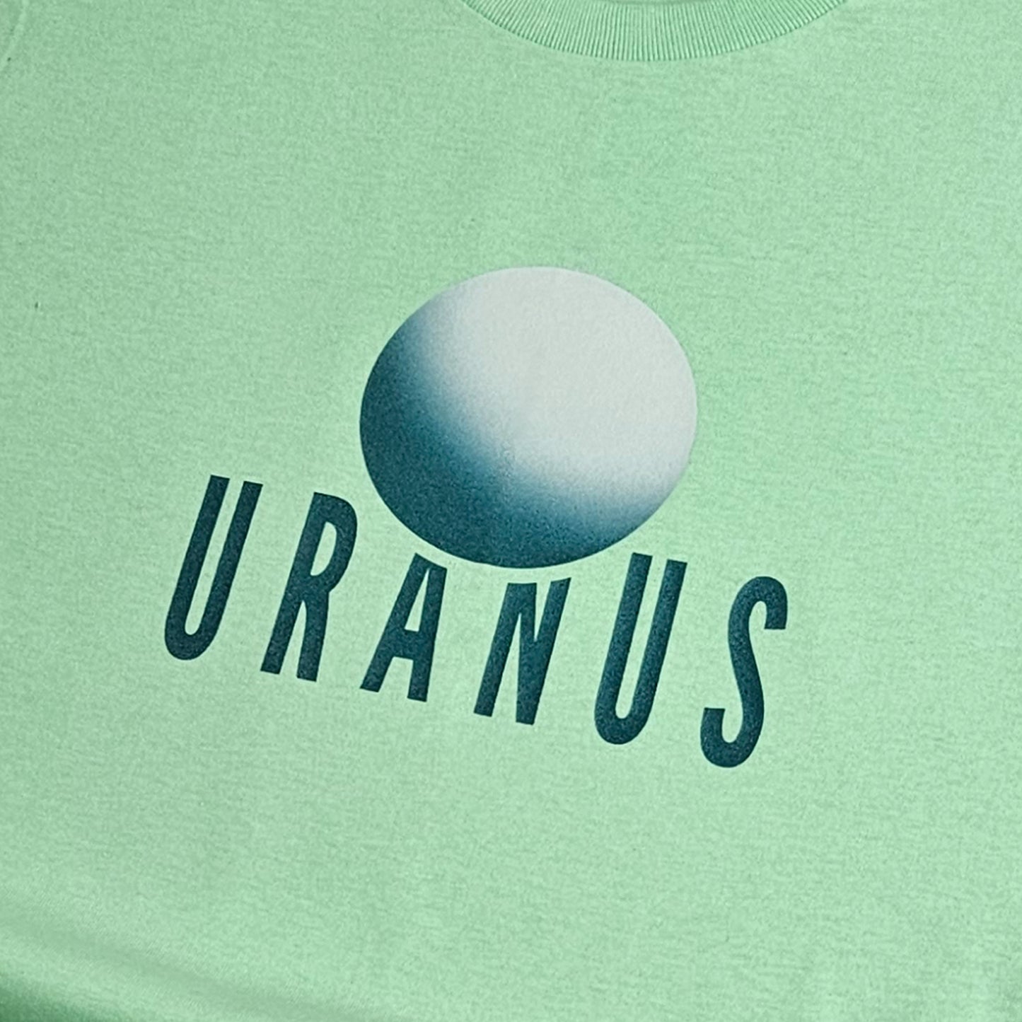 svijetlo zelena majica kratkih rukava s printom planeta Urana
