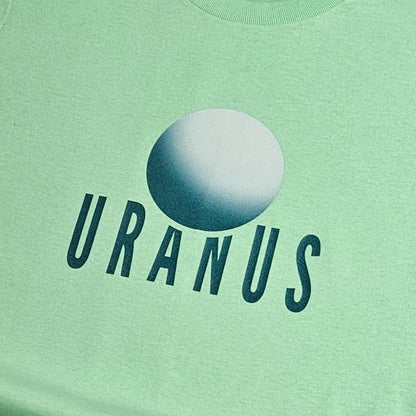 svijetlo zelena majica kratkih rukava s printom planeta Urana