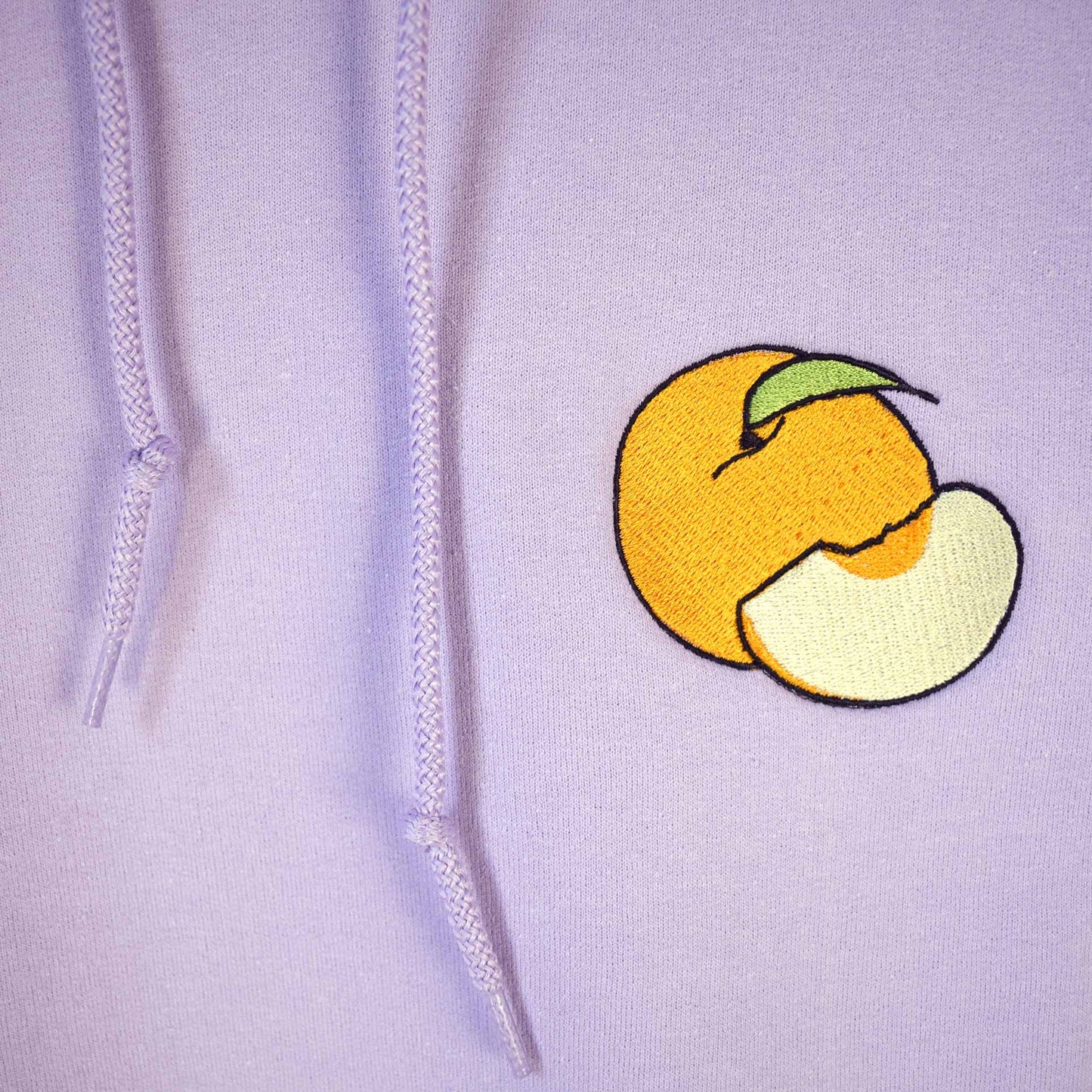 svijetlo ljubičasta hudica s vezom breskve