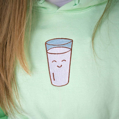 mint zelena hudica s vezom čaše mlijeka