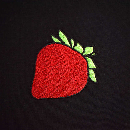 crna majica kratkih rukava s vezom jagode