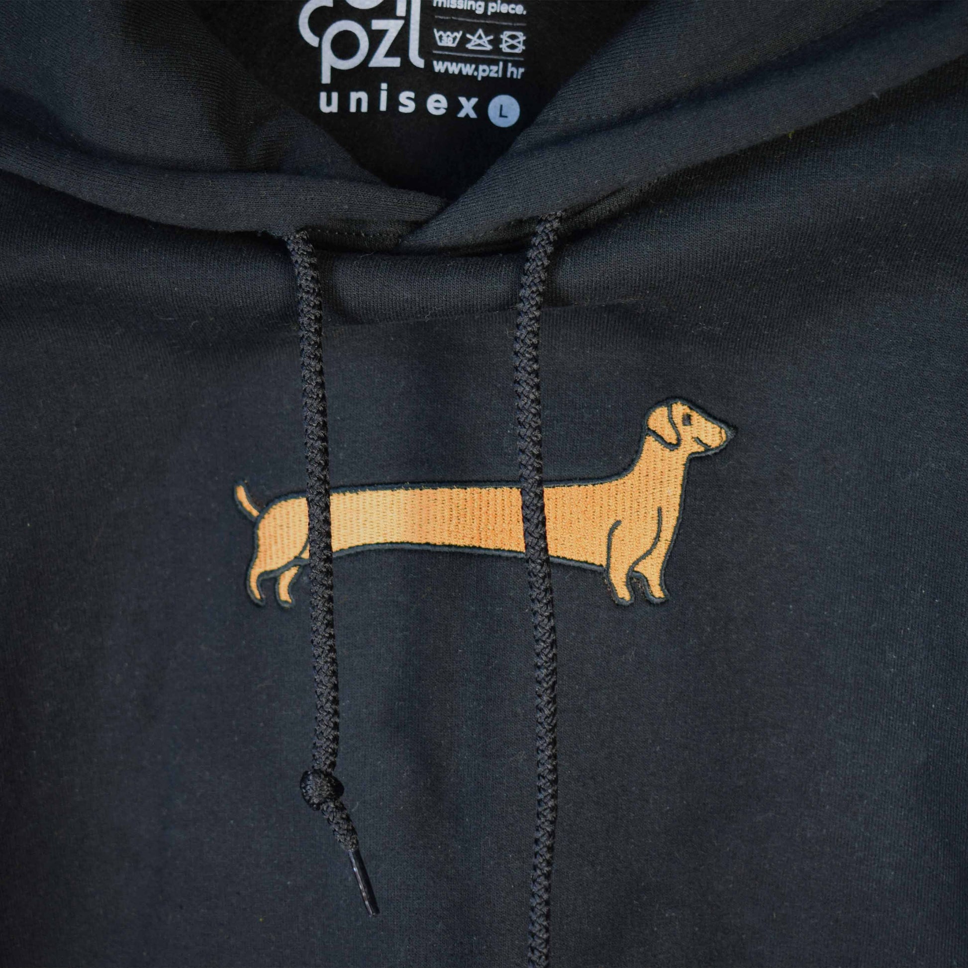 crna hudica s vezom jazavčara