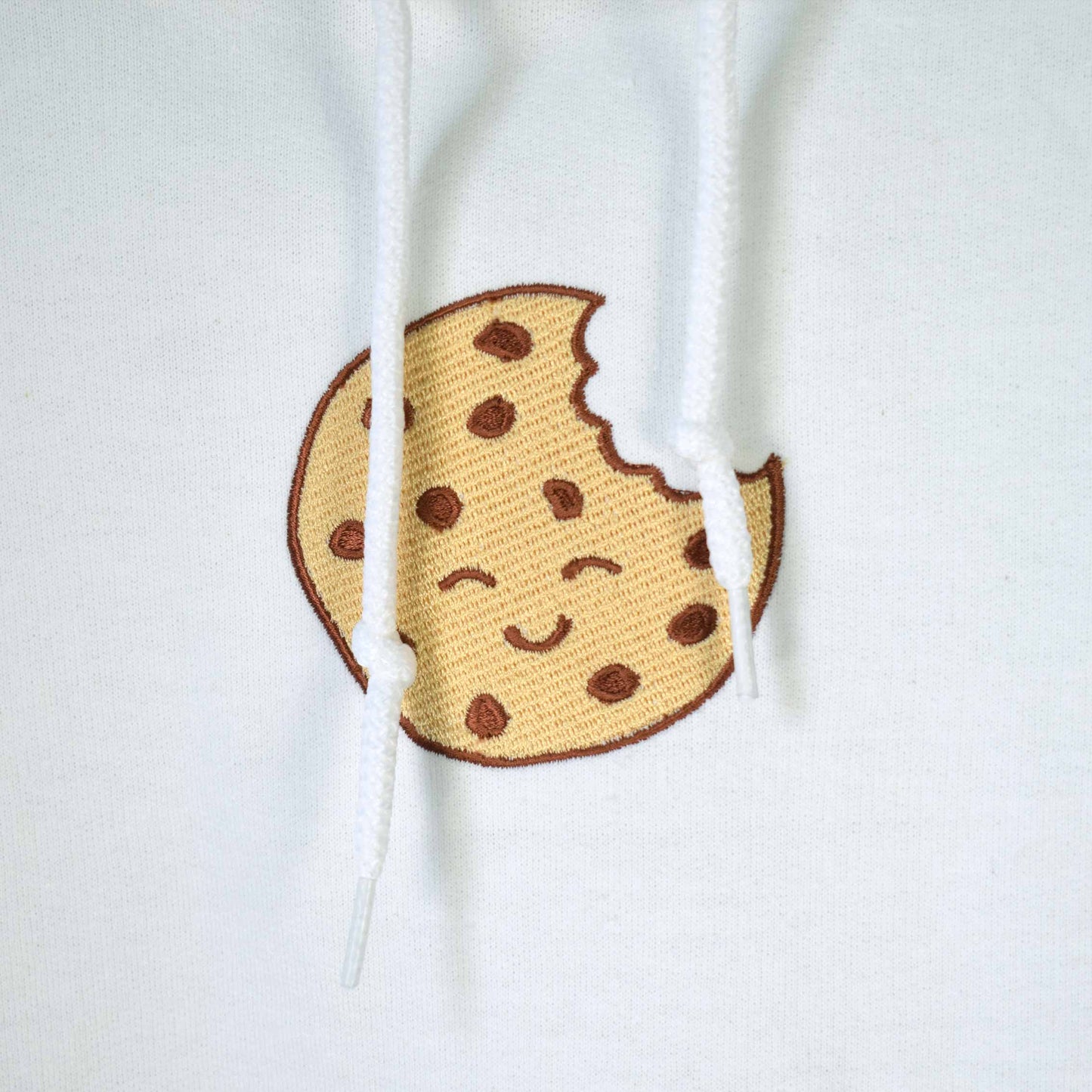 bijela hudica s vezom keksa