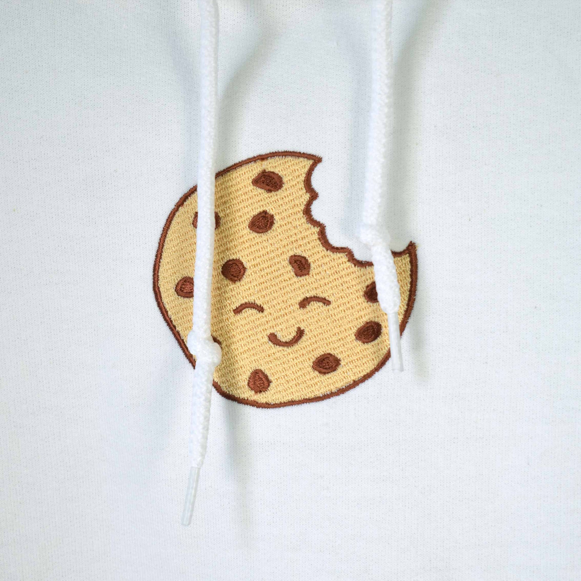 bijela hudica s vezom keksa