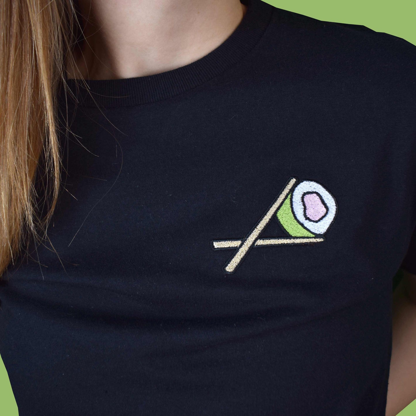 crna majica kratkih rukava s vezom sushija